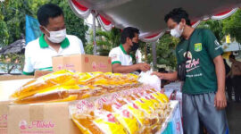 Lokasi operasi pasar minyak goreng di depan kantor UPT PPD Bapenda Kabupaten Jombang, Sabtu (12/2/2022).