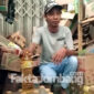 Ahmad Sulaiman, salah satu pedagang minyak goreng di pasar Pon Jombang.