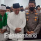 Kapoles Jombang AKBP Moh Nurhidayat saat berada di samping keranda jenazah KH Moch Djamaluddin Ahmad, pengasuh Bumi Damai Al-Muhibbin Ponpes Bahrul Ulum Tambakberas, Jombang, Kamis (24/2/2022).