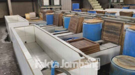 Kondisi salah satu pabrik di Dusun Bapang, Desa Sumbermulyo, Kecamatan Jogoroto, Jombang, sepi aktivitas lantaran mogok produksi. Ini diakibatkan karena harga kedelai naik drastis.