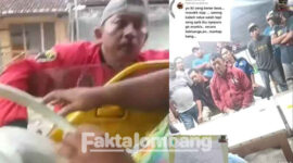 Tangkapan layar rekaman video seorang preman mengamuk seorang sopir truk, diduga terjadi di Jombang, dan tangkapan layar postingan di medsos seorang pria berjaket merah disebut sudah meminta maaf di atas kertas bermaterai.