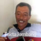 Pria berinisial S saat diwawancarai sejumlah wartawan di rumahnya, Desa Sumbernongko, Kecamatan Ngusikan, Kabupaten Jombang, Kamis (3/2/2022).
