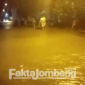 Banjir yang menggenangi jalan dan rumah warga Desa Bangsri, Kecamatan Plandaan, Kabupaten Jombang, Rabu (9/3/2022) petang.