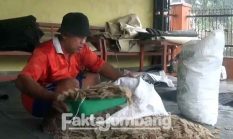 Minyak Goreng Mahal, Pengusaha Kerupuk di Segodorejo Jombang Libur Produksi