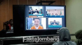 Proses persidangan perkara kecelakaan maut yang menewaskan artis Vanessa Angel dan suami, yang digelar secara visual di Pengadilan Negeri Jombang, Rabu (2/3/2022). 