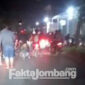 Aksi geng motor yang terekam warga, saat berulah di Kabupaten Jombang, Jumat (1/4/2022).