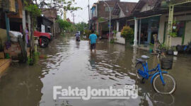 Kondisi air merendam Dusun Banggle, Desa Dapurkejambon, Kecamatan/ Kabupaten Jombang, Rabu (20/4/2022) siang.