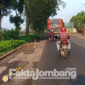 Perbaikan ruas jalan nasional di Kabupaten Jombang, Jawa Timur, hingga kini belum tuntas, Senin (18/4/2022). 