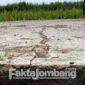Kondisi retak pada proyek rabat beton yang dikerjakan Pokmas Megah Abadi di Desa Cangkringrandu, Kecamatan Perak, Kabupaten Jombang.