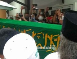 Ribuan Orang Antar Jenazah Nyai Lily Wahid ke Peristirahatan Terakhir di Tebuireng Jombang