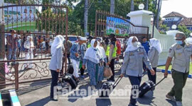 Sebanyak 441 jamaah calon haji (CJH) asal Jombang, berangkat dari Pendopo Kabupaten Jombang, Rabu (29/6/2022).