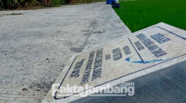 Proyek rabat beton Hibah Provinsi Jatim 2021 di Dusun Gebangmalang, Desa Bandung, Kecamatan Diwek, Kabupaten Jombang.