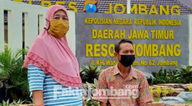 Pasutri asal Desa Segodorejo, Kecamatan Sumobito, Kabupaten Jombang, mencari keadilan lantaran geram menjadi korban janji sang makelar kasus yang seolah-olah bisa meloloskan anak mereka yang kesandung kasus pil koplo, dari jeratan hukum.