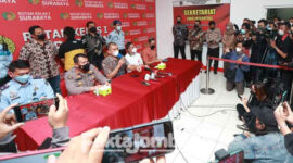 Polda Jatim saat penyerahan tahap 2 dan tanda bukti MSAT DPO kasus dugaan pencabulan santriwati ke Kejati Jawa Timur, di Rutan Klas 1 Surabaya, Jumat (8/7/2022).