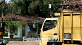 Emplasemen PG Tjoekir, jalan jurusan Cukir - Mojowarno, Desa Cukir, Kecamatan Diwek, Kabupaten Jombang.