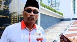 ketua DPD Badan Koordinasi Nasional Desa Indonesia (BKNDI) Jombang, M Yusuf Efendi, di gedung Kejati Jatim.