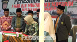Bupati Jombang Mundjidah Wahab menandatangani prasasti peresmian gedung Yayasan Awad Makarim, didamping Sekda Agus Purnomo, Kepala Disdikbud Senen, KH Musta'in Syafi'ie, ketua yayasan Nauval Firdaus Makarim, pengawas yayasan Ida Tauhida dan pembina yayasan Alexander Fahd Makarim, Minggu (18/9/2022).