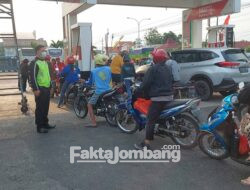 Antisipasi Aksi Timbun Saat Harga BBM Naik, Polisi Pantau SPBU di Jombang