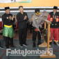 Kapolres Jombang AKBP Moh Nurhidayat memukul gong tanda dibukanya Kejuaraan Pencak Silat yang digelar di GOR Merdeka Jombang, Jawa Timur, Selasa  (13/9/2022)