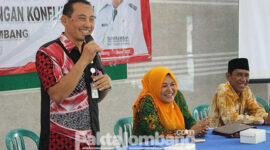 Dari kiri: Kepala Bakesbangpol Jombang Anwar, Anggota DPRD Jombang Junita Erma Zakiyah, dan Kepala Desa Cukir, Sawung Agus Basuki.