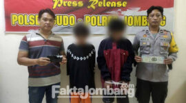 Dua bocah tersangka Curas saat diamankan di Polsek Gudo, Jombang. (Foto: Istimewa)