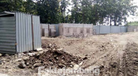 Kondisi aktivitas pembangunan pabrik di Desa Karangpakis, Kecamatan Kabuh, Kabupaten Jombang. 