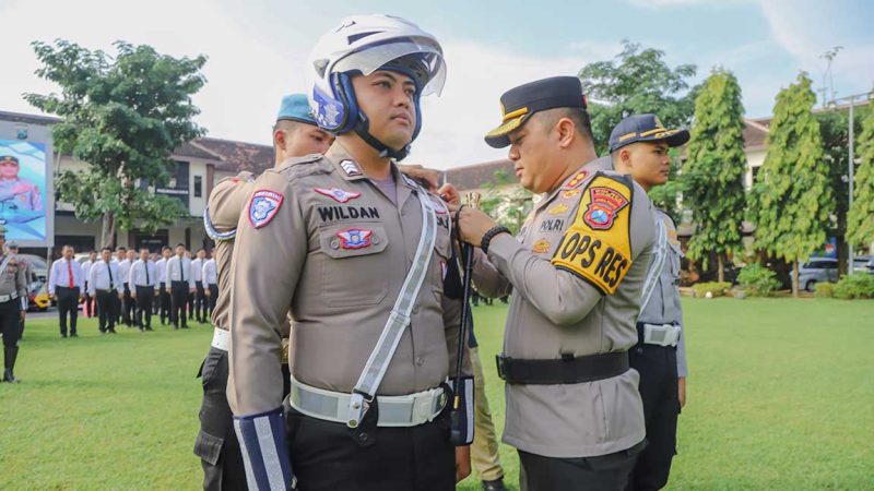 Kapolres Jombang AKBP Ardi Kurniawan saat apel gelar pasukan Operasi Patuh Semeru 2025.